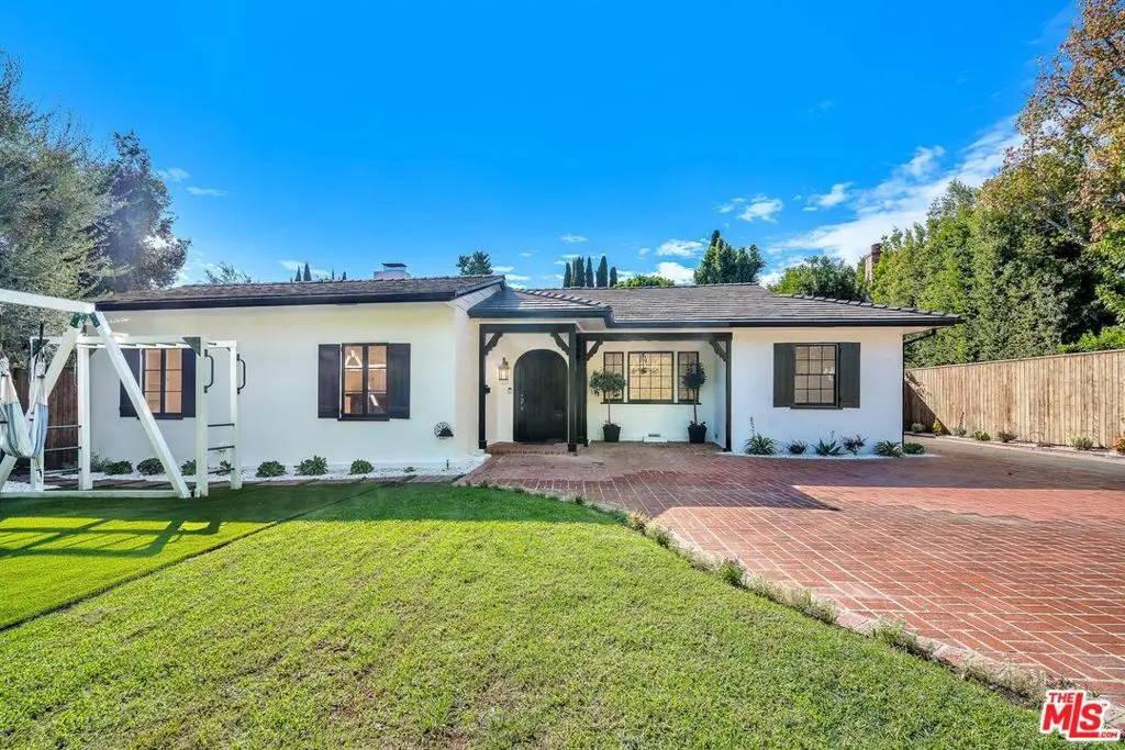 Residential Lease for rent at 629 N Rexford Drive, Beverly Hills, Los Angeles County, CA featuring 4 beds and 4 baths