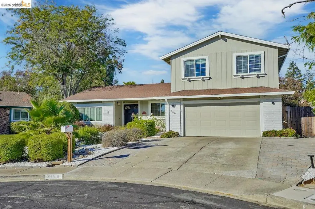 Single Family Residence for sale at 2198 La Orinda, Concord, CA featuring 4 beds and 3 baths