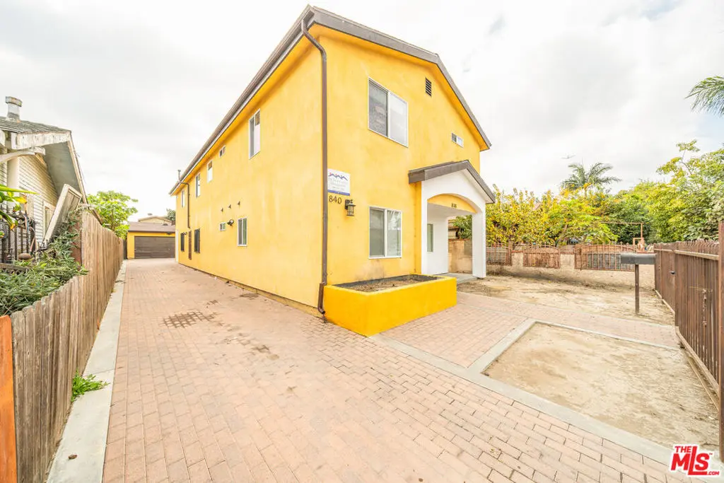 Residential Lease for rent at 838 E 80th Street 838, Los Angeles, Los Angeles County, CA featuring 4 beds and 3 baths