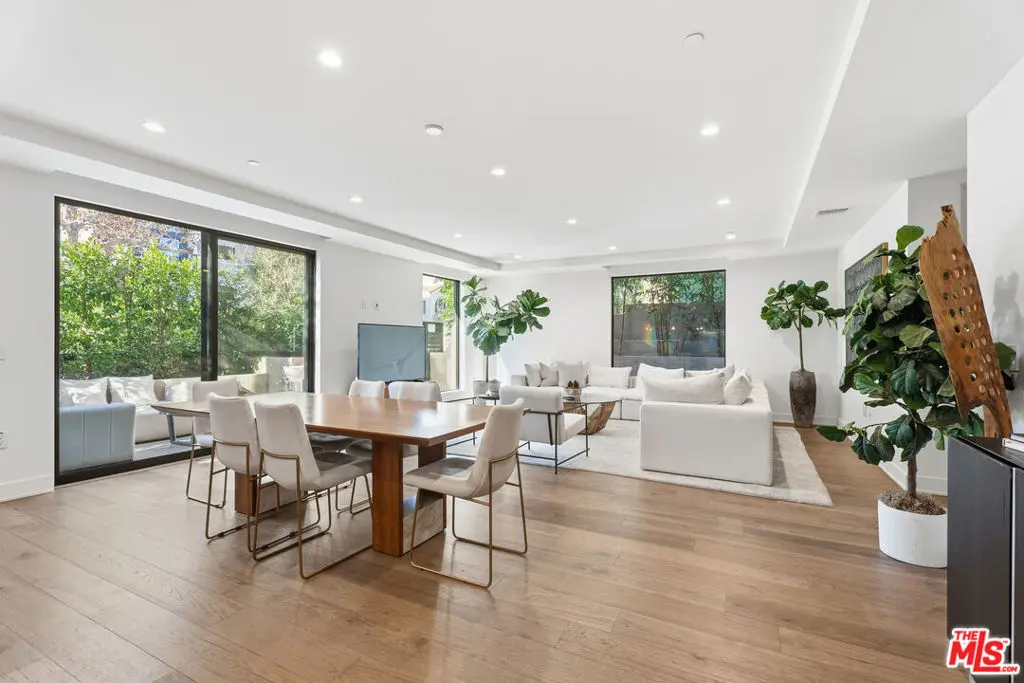 Residential Lease for rent at 725 N Croft Avenue 103, Los Angeles, Los Angeles County, CA featuring 2 beds and 2 baths