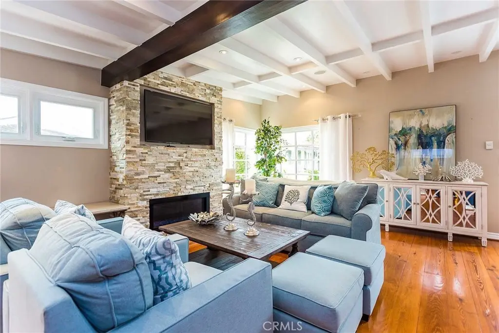 Single Family Residence for rent at 507 J St, Newport Beach, CA featuring 4 beds and 3 baths