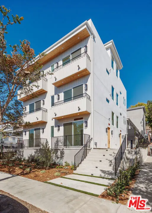 Condominium for rent at 1332 Mohawk Street 1/2, Los Angeles, CA featuring 3 beds and 4 baths