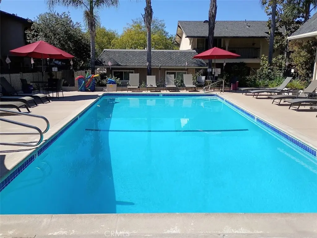 Condominium for sale at 2473 Loma Vista, Pasadena, CA featuring 3 beds and 3 baths
