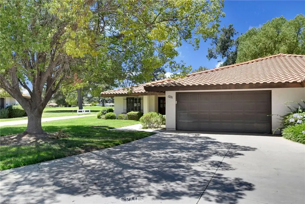 Condominium for sale at 1221 Seven Hills Drive, Hemet, CA featuring 2 beds and 2 baths