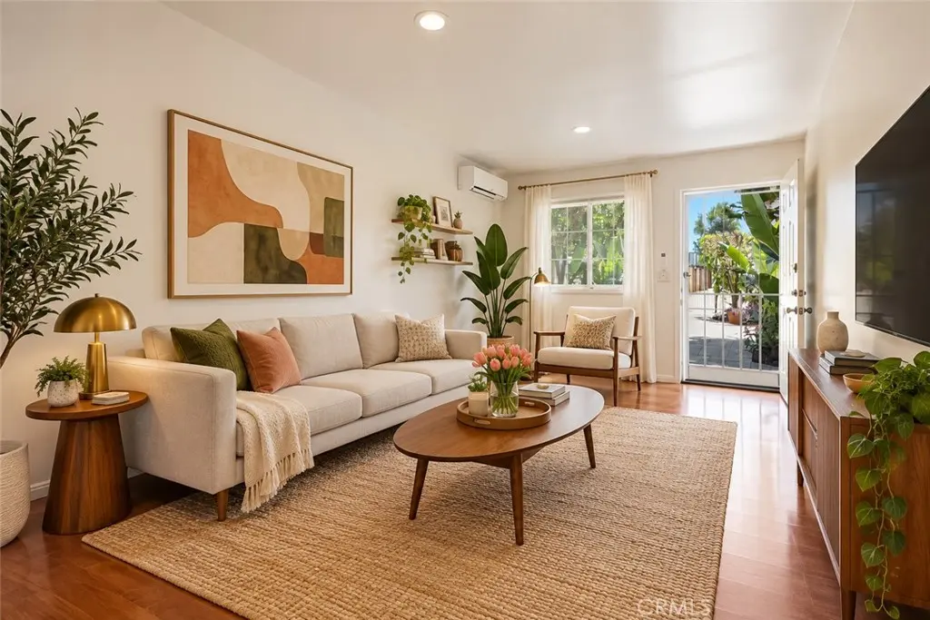 22521 Victory Boulevard B, West Hills, CA — listing photo 1