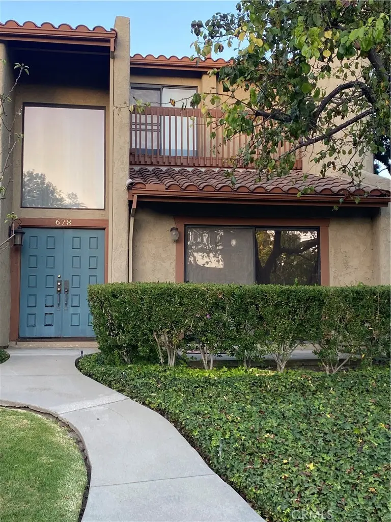 Townhouse for sale at 678 Rosewood, Camarillo, CA featuring 2 beds and 2 baths