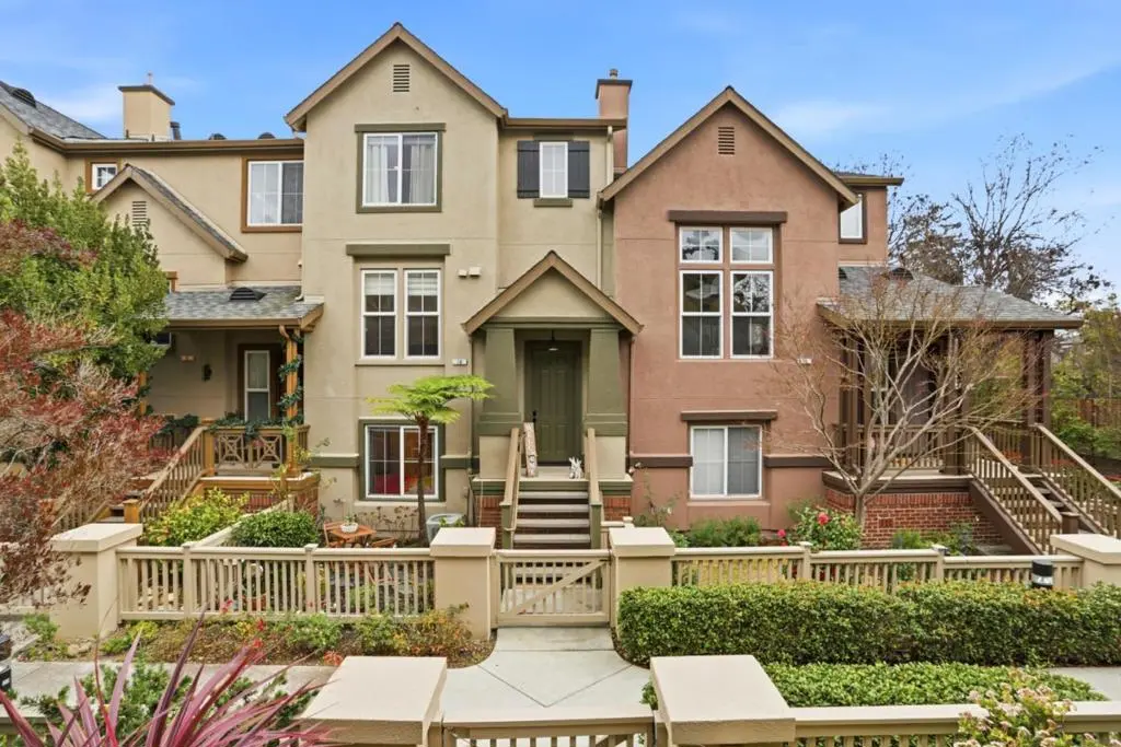 Townhouse for sale at 70 Towne Circle, Mountain View, CA featuring 3 beds and 3 baths