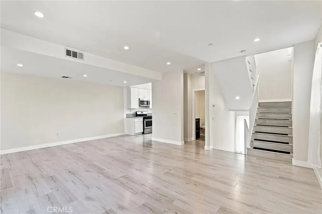 Residential Lease for rent at 15340 Lassen Street, San Fernando, Los Angeles County, CA featuring 3 beds and 4 baths