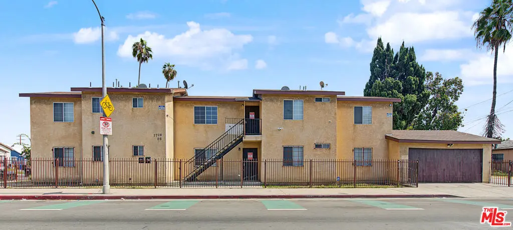 Condominium for rent at 7704 7706 S Grand Avenue 7706, Los Angeles, CA featuring 3 beds and 2 baths