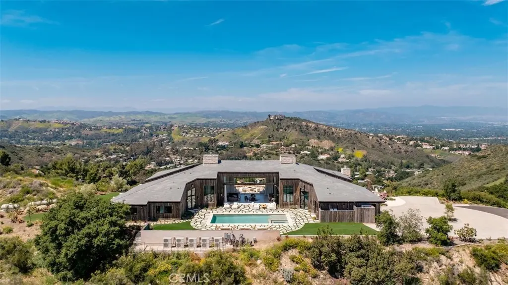 Single Family Residence for rent at 3121 Old Topanga Canyon, Calabasas, CA featuring 5 beds and 8 baths