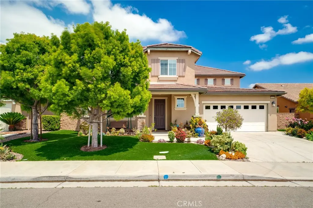 Single Family Residence for rent at 5676 Avocet, Jurupa Valley, CA featuring 5 beds and 3 baths
