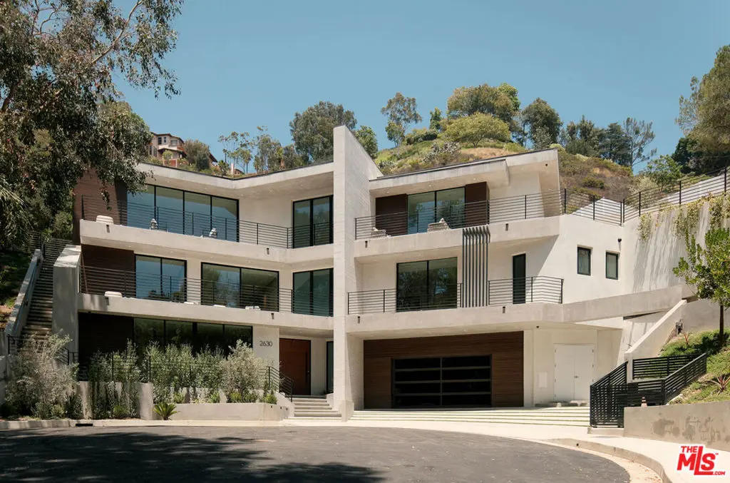 Single Family Residence for sale at 2630 Algodon Court, Los Angeles, CA featuring 5 beds and 6 baths