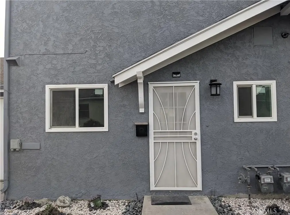 Residential Lease for rent at 21801 Hawaiian Ave D, Hawaiian Gardens, Los Angeles County, CA featuring 2 beds and 2 baths