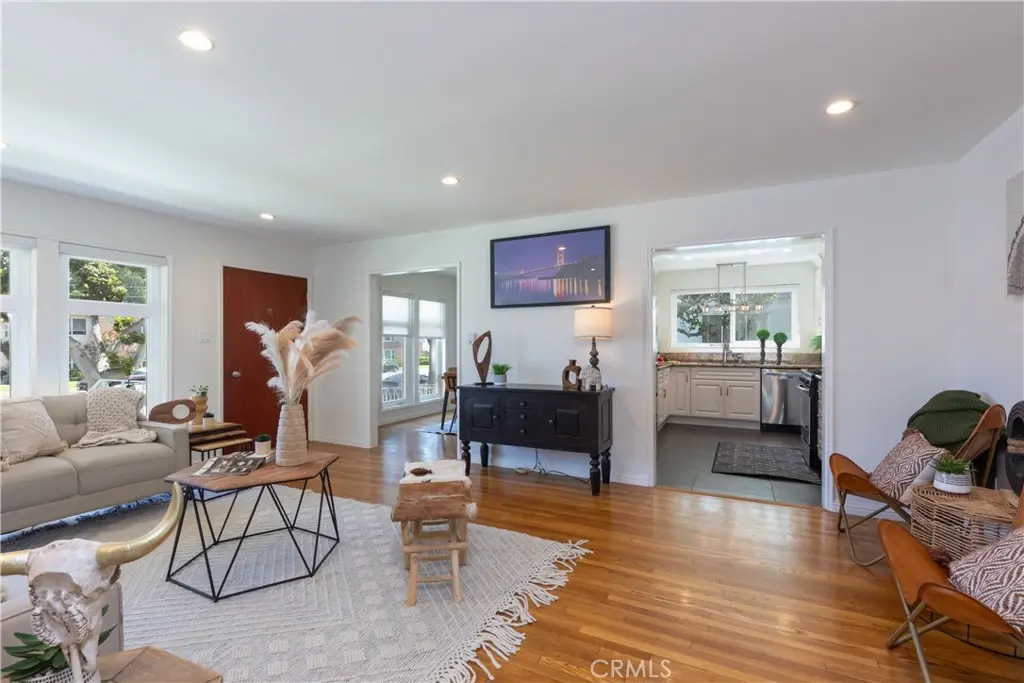 Condominium for sale at 1014 E Carson St 7, Long Beach, CA featuring 2 beds and 1 bath