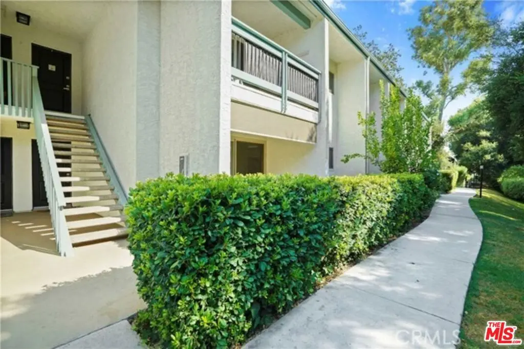 Residential Lease for rent at 23635 Park Capri 30, Calabasas, Los Angeles County, CA featuring 2 beds and 2 baths
