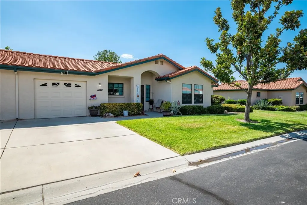 Duplex for sale at 1065 Mountain View, Hemet, CA featuring 2 beds and 2 baths