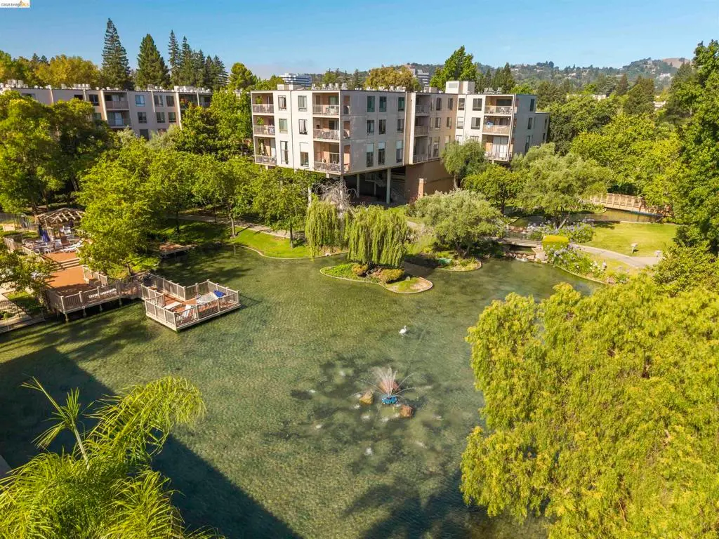 Condominium for sale at 420 N Civic Dr 207, Walnut Creek, CA featuring 1 bed and 1 bath