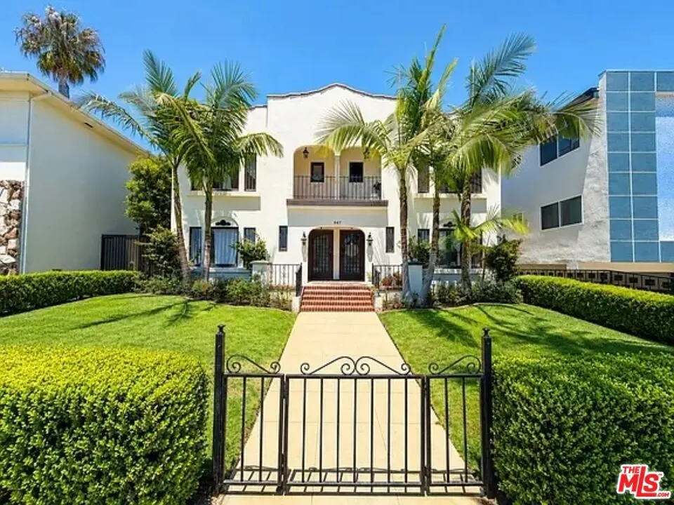 Residential Lease for rent at 947 5th Street B, Santa Monica, Los Angeles County, CA featuring 2 beds and 1 bath