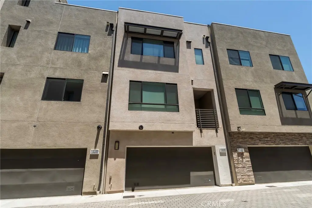 13107 W Lumina Way, Valley Glen, CA — listing photo 1