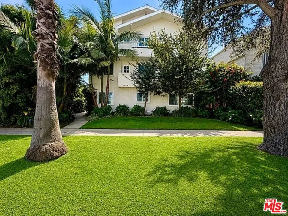 Condominium for rent at 1028 12th Street 5, Santa Monica, CA featuring 2 beds and 2 baths