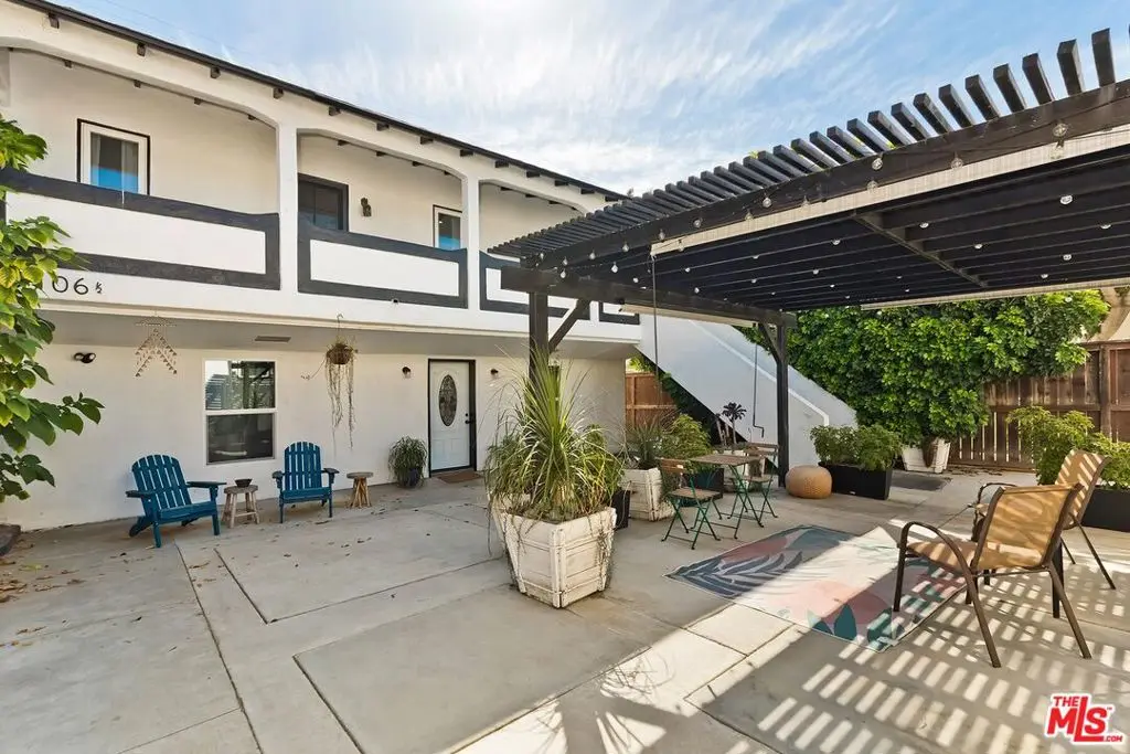 Apartment for rent at 3706 Brunswick Avenue, Los Angeles, CA featuring 2 beds and 1 bath