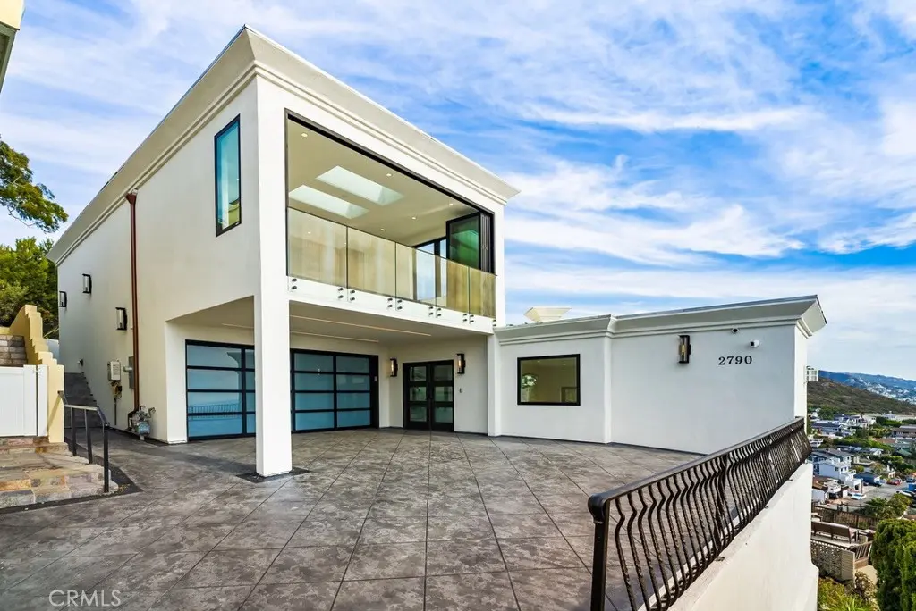 Single Family Residence for rent at 2790 Queda, Laguna Beach, CA featuring 3 beds and 4 baths