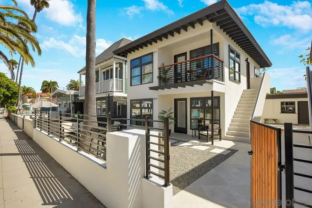 Townhouse for rent at 809 Dover Court, San Diego, CA featuring 2 beds and 1 bath