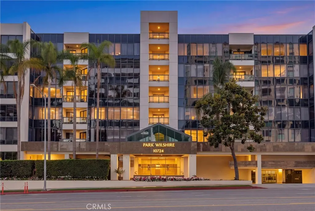Condominium for rent at 10724 Wilshire Boulevard 509, Los Angeles, CA featuring 1 bed and 2 baths