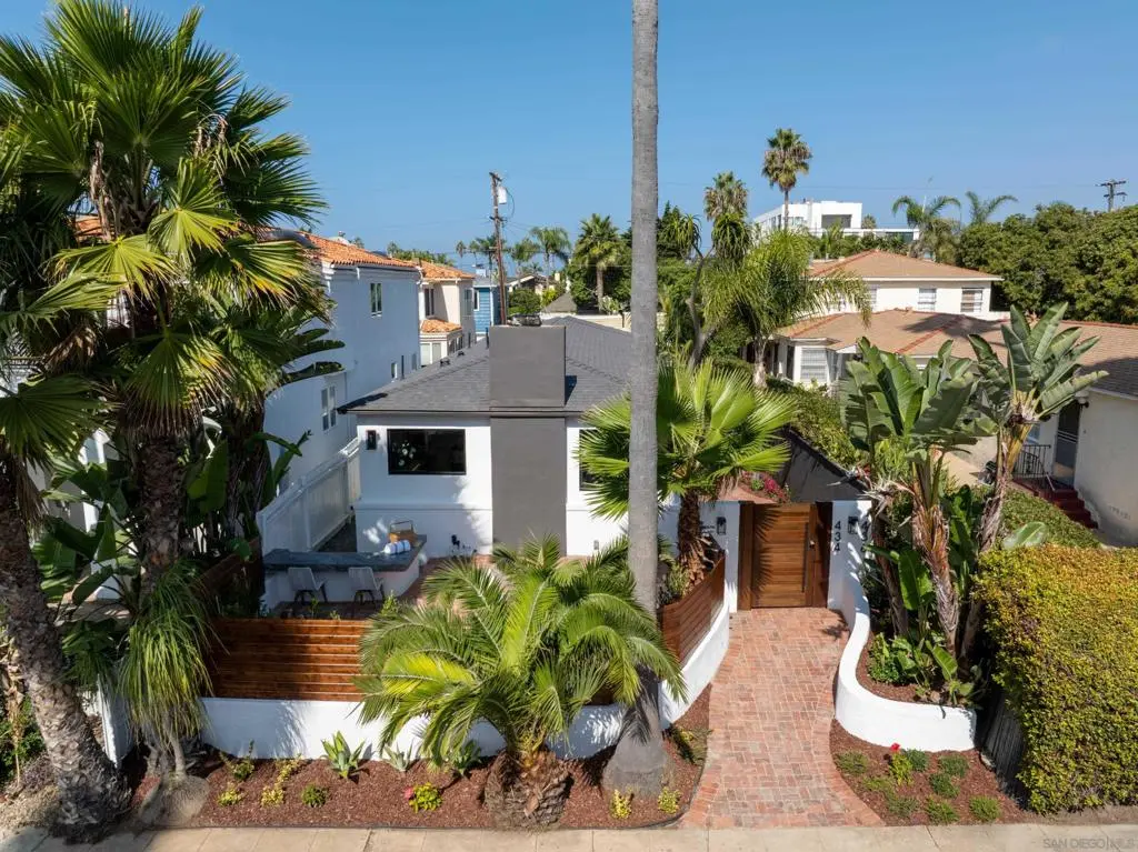 Single Family Residence for rent at 434 Bonair, La Jolla, CA featuring 1 bed and 1 bath