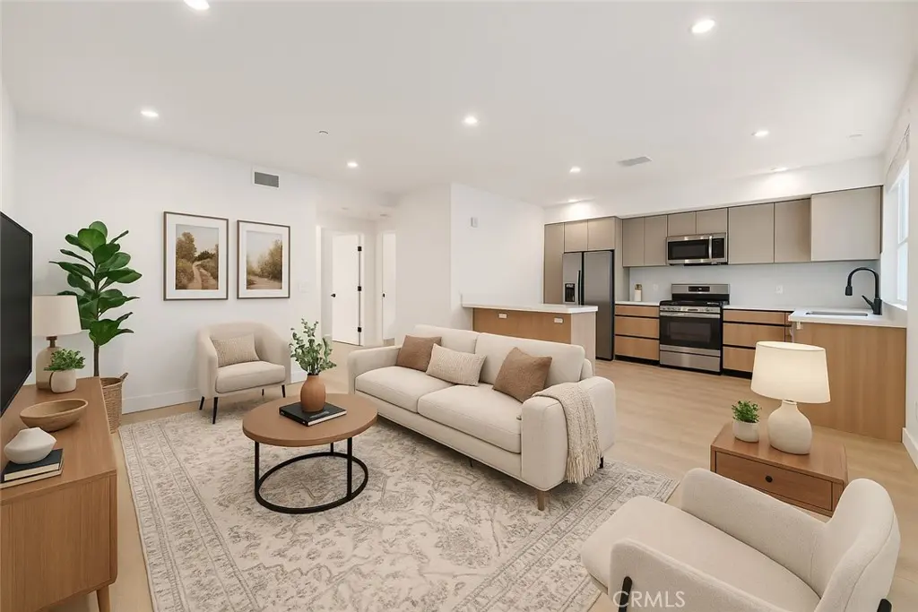 7510 Sepulveda Boulevard 204, Van Nuys, CA — listing photo 1