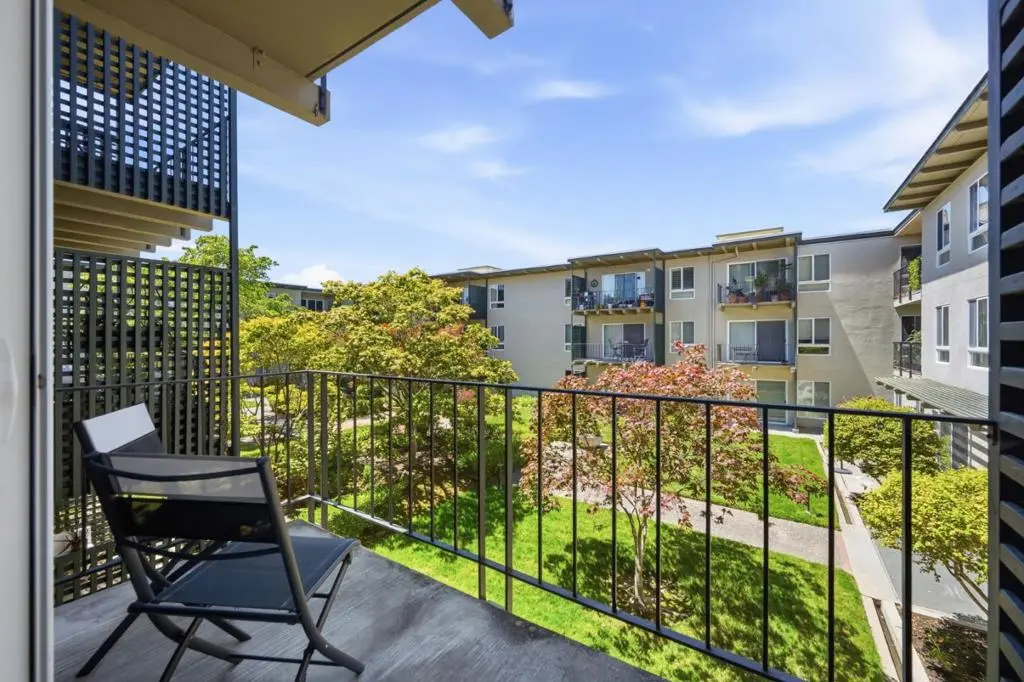 930 Peninsula Avenue 306, San Mateo, CA — listing photo 1
