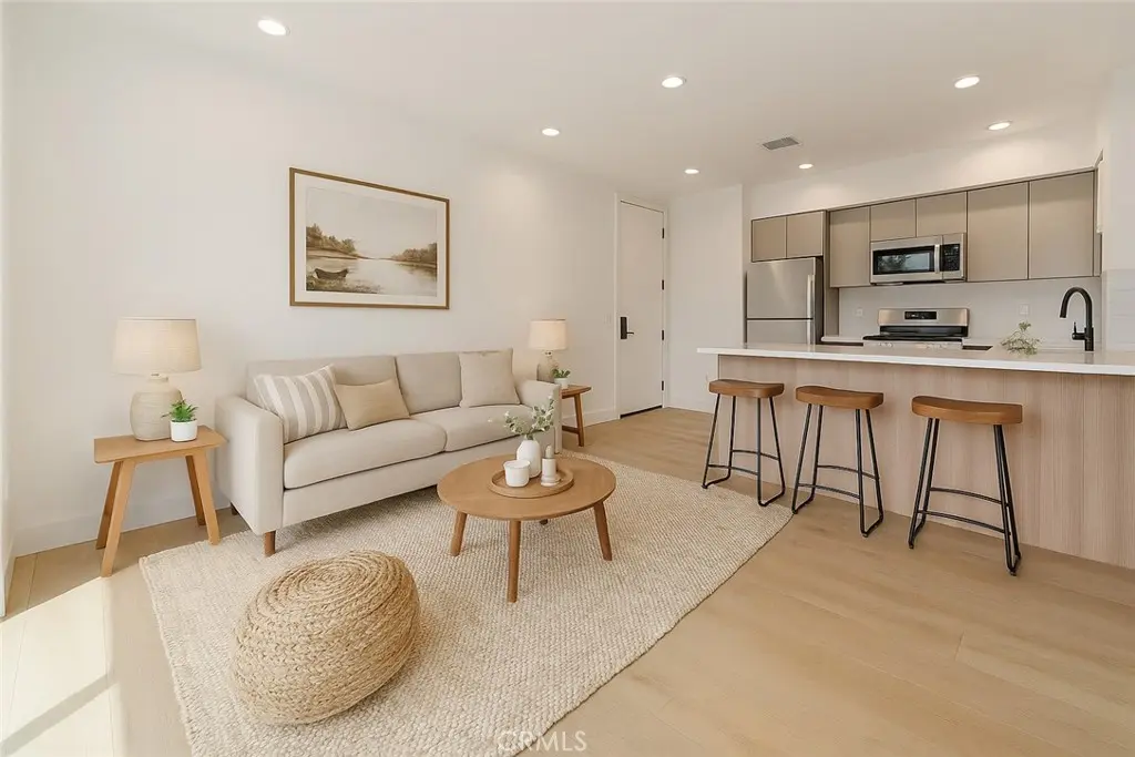 7510 Sepulveda Boulevard 304, Van Nuys, CA — listing photo 1