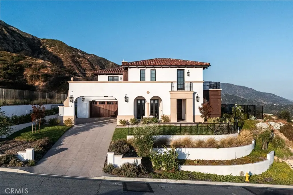 Single Family Residence for rent at 9 Nathaniel, Sierra Madre, CA featuring 4 beds and 5 baths