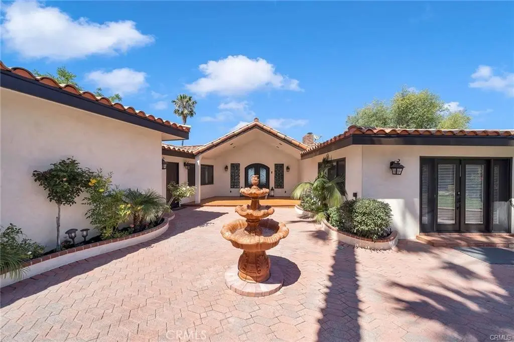Residential Lease for rent at 3 Mustang Road, Rancho Palos Verdes, Los Angeles County, CA featuring 5 beds and 5 baths