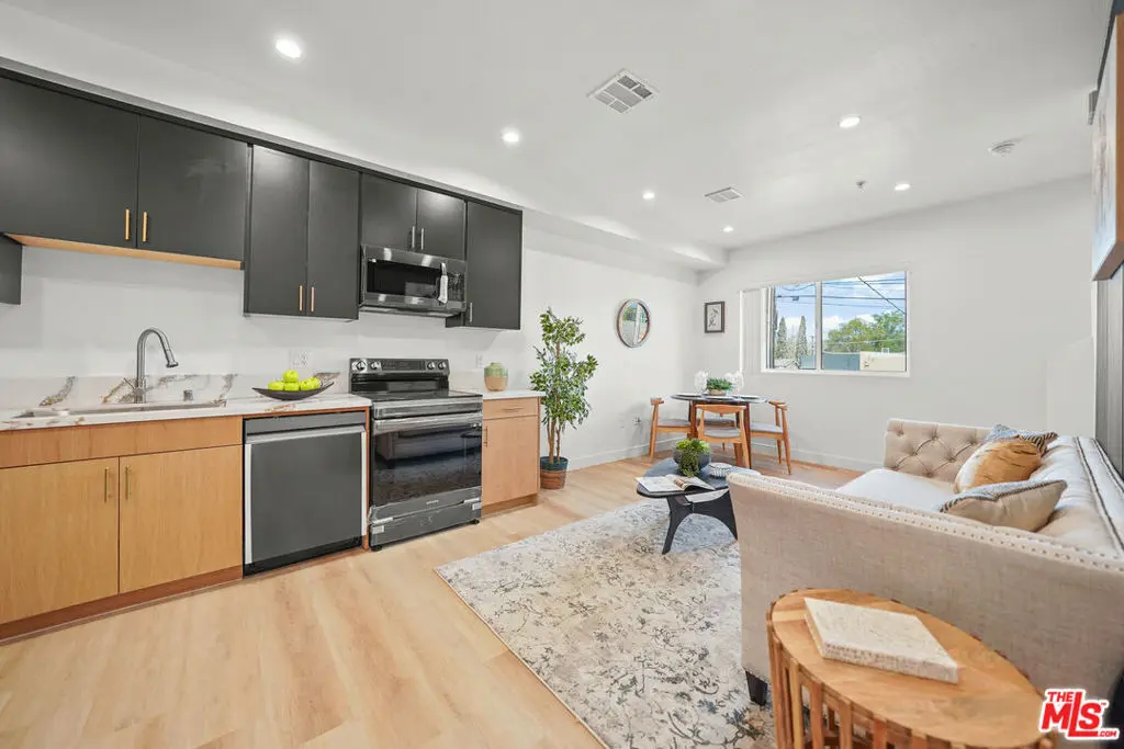 Residential Lease for rent at 4176 Willimet Street MR, Los Angeles, Los Angeles County, CA featuring 4 beds and 5 baths