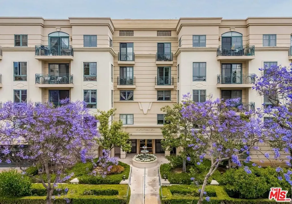 Condominium for sale at 430 N Oakhurst Drive 202, Beverly Hills, CA featuring 3 beds and 3 baths