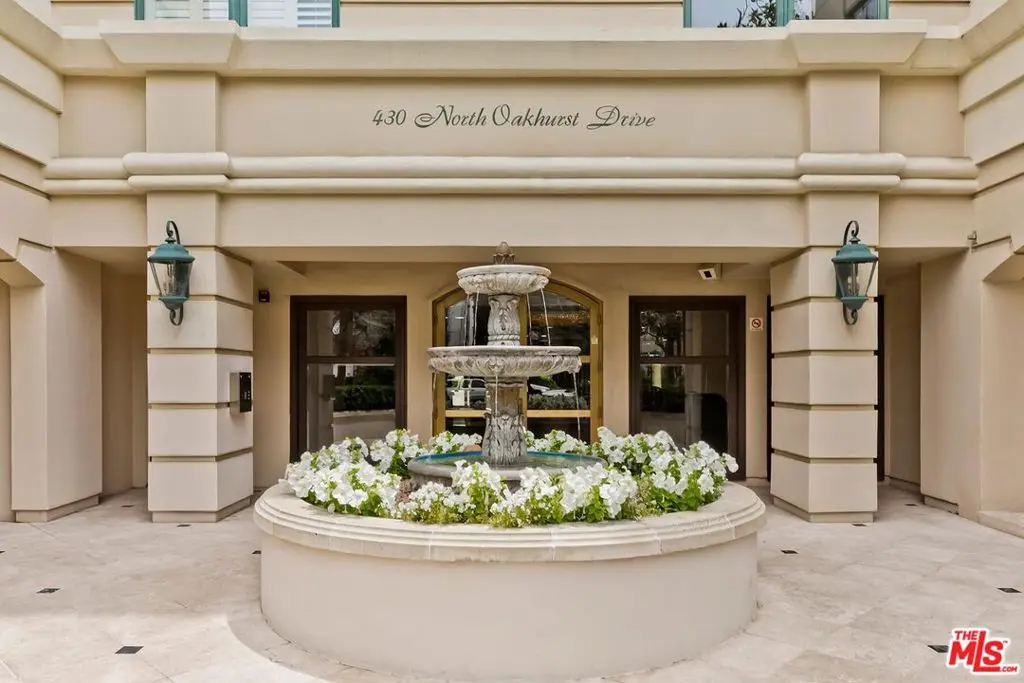 Condominium for rent at 430 N Oakhurst Drive 202, Beverly Hills, CA featuring 3 beds and 3 baths