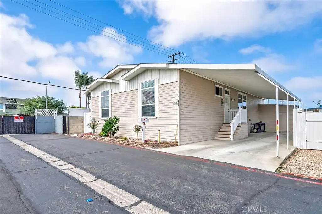 16444 Bolsa Chica Street 20, Huntington Beach, CA — listing photo 1