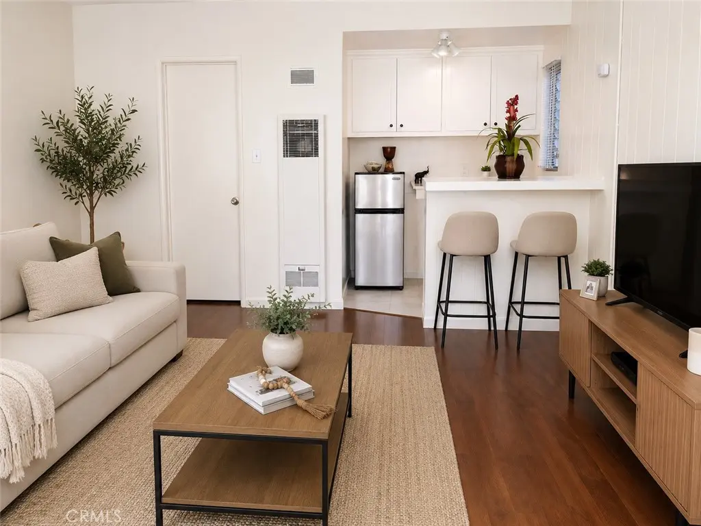 Apartment for rent at 1935 Corning, Los Angeles, CA and 1 bath