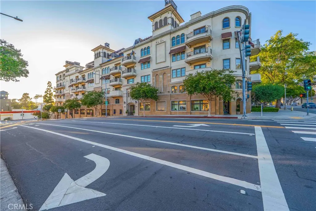 Condominium for sale at 155 Cordova 204, Pasadena, CA featuring 2 beds and 2 baths