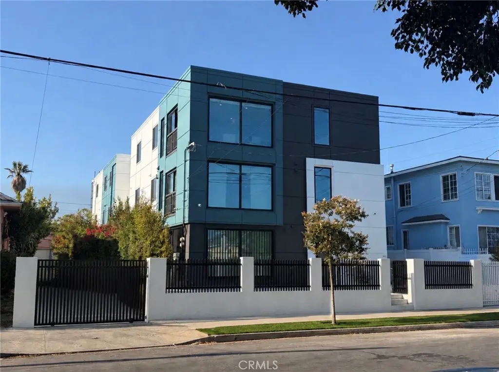 Residential Lease for rent at 1575 W 35th, Los Angeles, Los Angeles County, CA featuring 1 bed and 1 bath