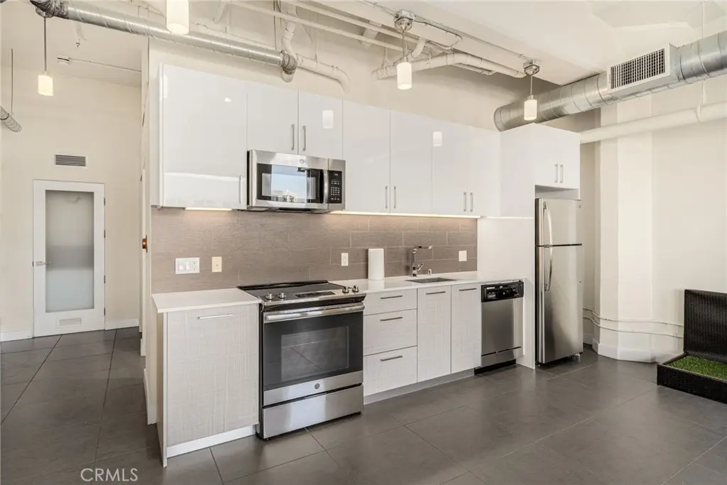 Condominium for sale at 939 S Broadway #1001, Los Angeles, CA featuring 1 bed and 1 bath