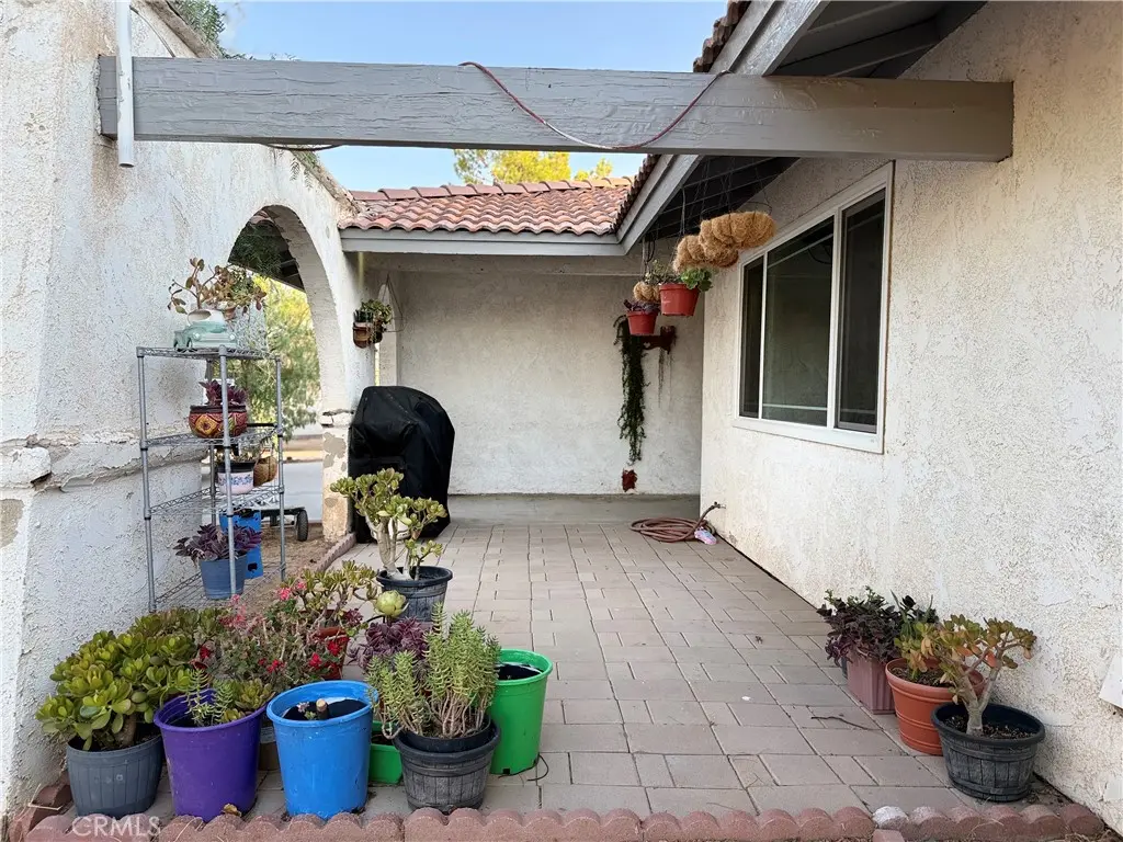 11910 Hawthorne, Hesperia, CA — listing photo 1