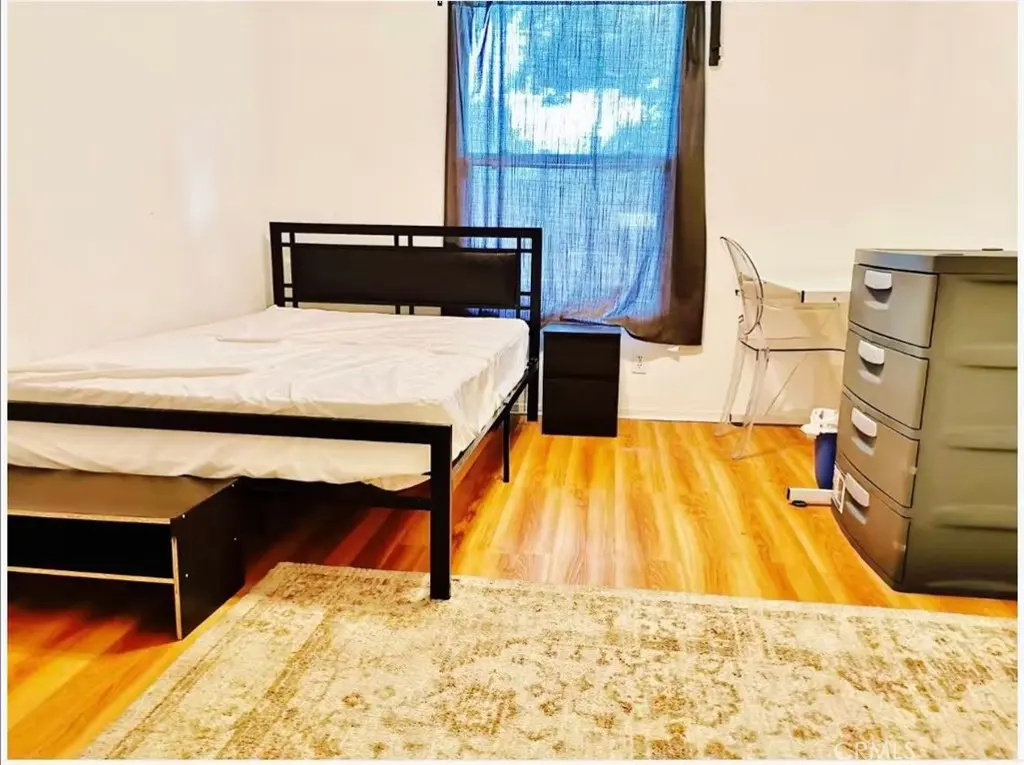 Residential Lease for rent at 2300 Oak Street, Santa Monica, Los Angeles County, CA featuring 3 beds and 2 baths