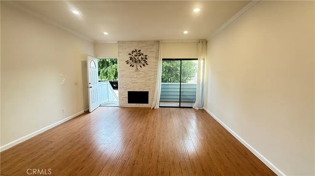 5841 Etiwanda Avenue, Tarzana, CA — listing photo 1