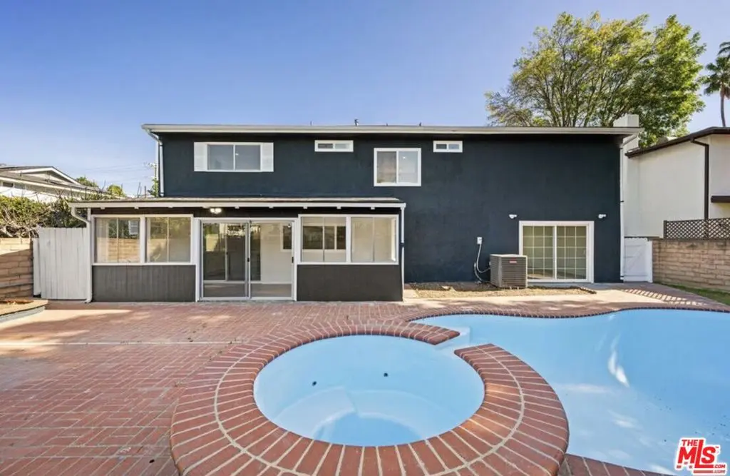 Residential Lease for rent at 6257 Lindley Avenue, Los Angeles, Los Angeles County, CA featuring 3 beds and 3 baths