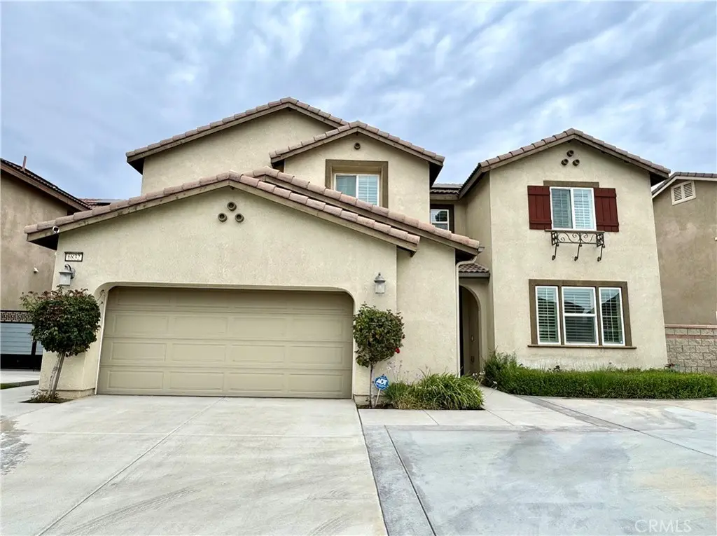 Residential Lease for rent at 6832 Cache Wy, Jurupa Valley, Riverside County, CA featuring 5 beds and 3 baths
