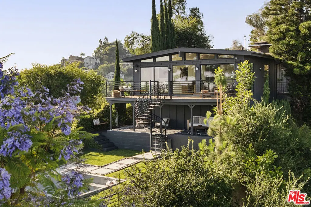 Residential Lease for rent at 1107 Le Gray Avenue, Los Angeles, Los Angeles County, CA featuring 3 beds and 3 baths