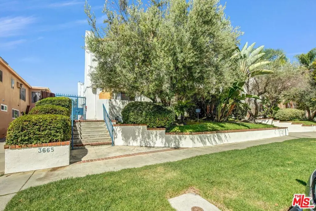 Residential Lease for rent at 3665 Empire Drive 7, Los Angeles, Los Angeles County, CA featuring 2 beds and 2 baths