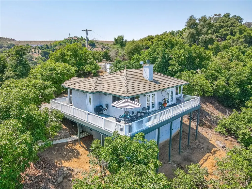 2125 Puerto Del Mundo, Fallbrook, CA — listing photo 1